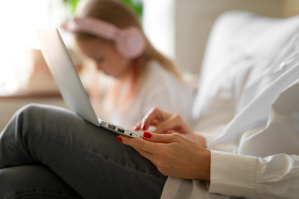 Salud mental en la era digital: cómo cuidar tu bienestar en tiempos hiperconectados